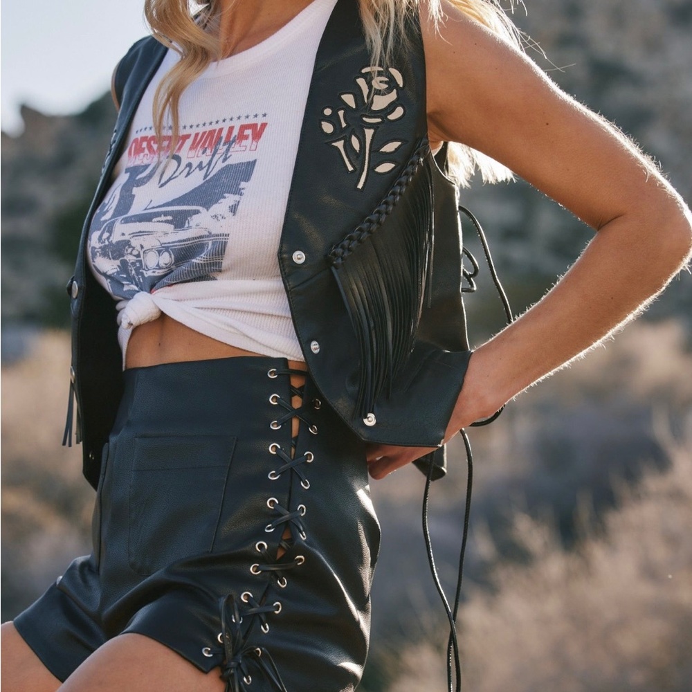 12th Tribe Tie Breaker Faux Leather Shorts Size Large